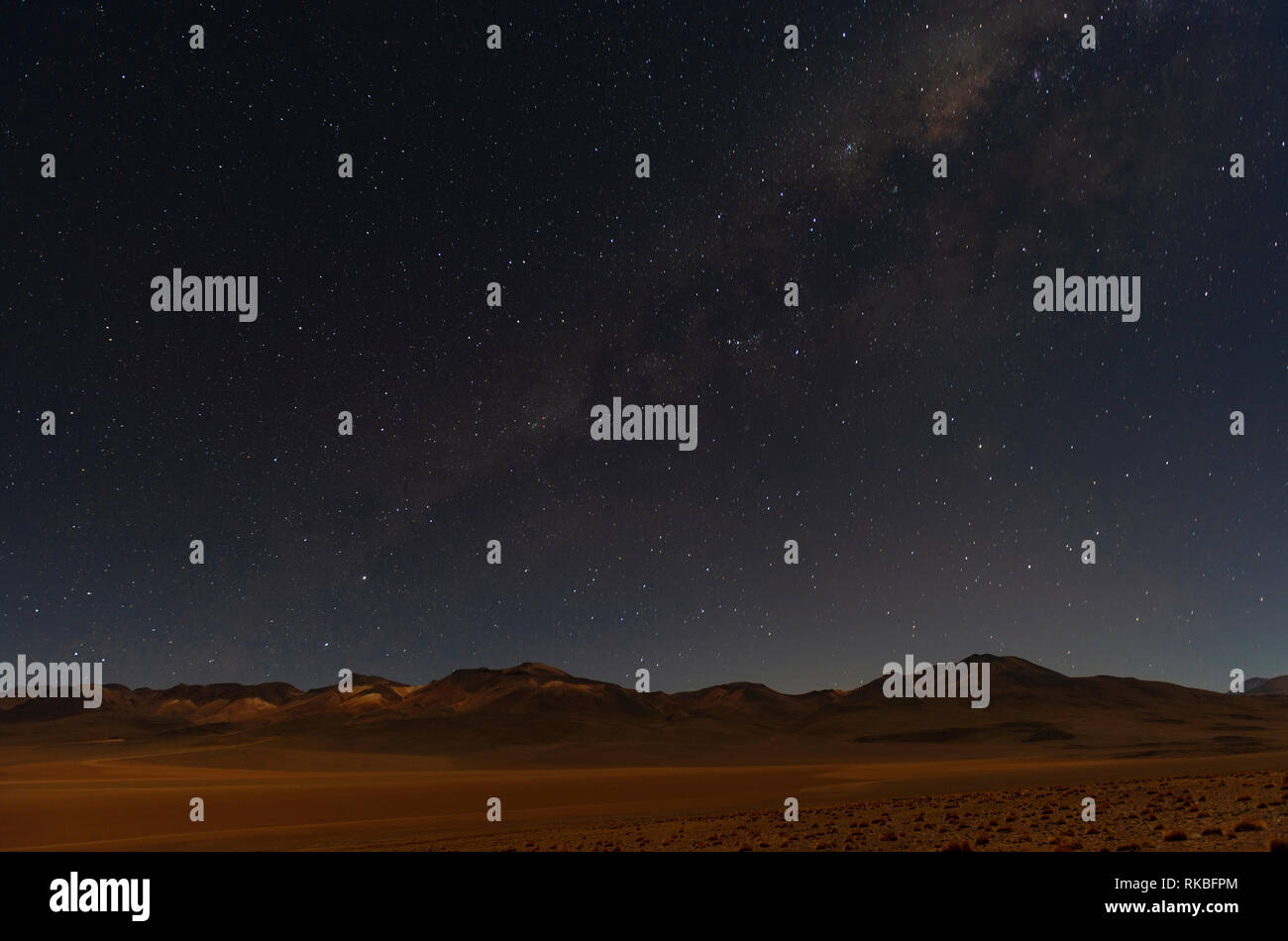 Il Majestic Via Lattea nel deserto Siloli, uno dei migliori luoghi sulla terra per guardare le stelle a causa della elevata altitudine e clima arido, Bolivia. Foto Stock