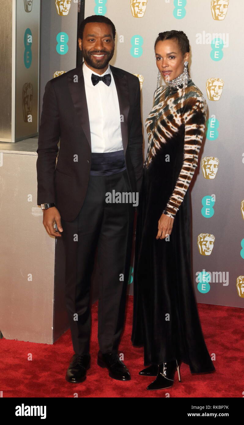 Chiwetel Ejiofor e Francesca Aaternir presso l'EE British Academy Film Awards presso il Royal Albert Hall, Kensington Foto Stock