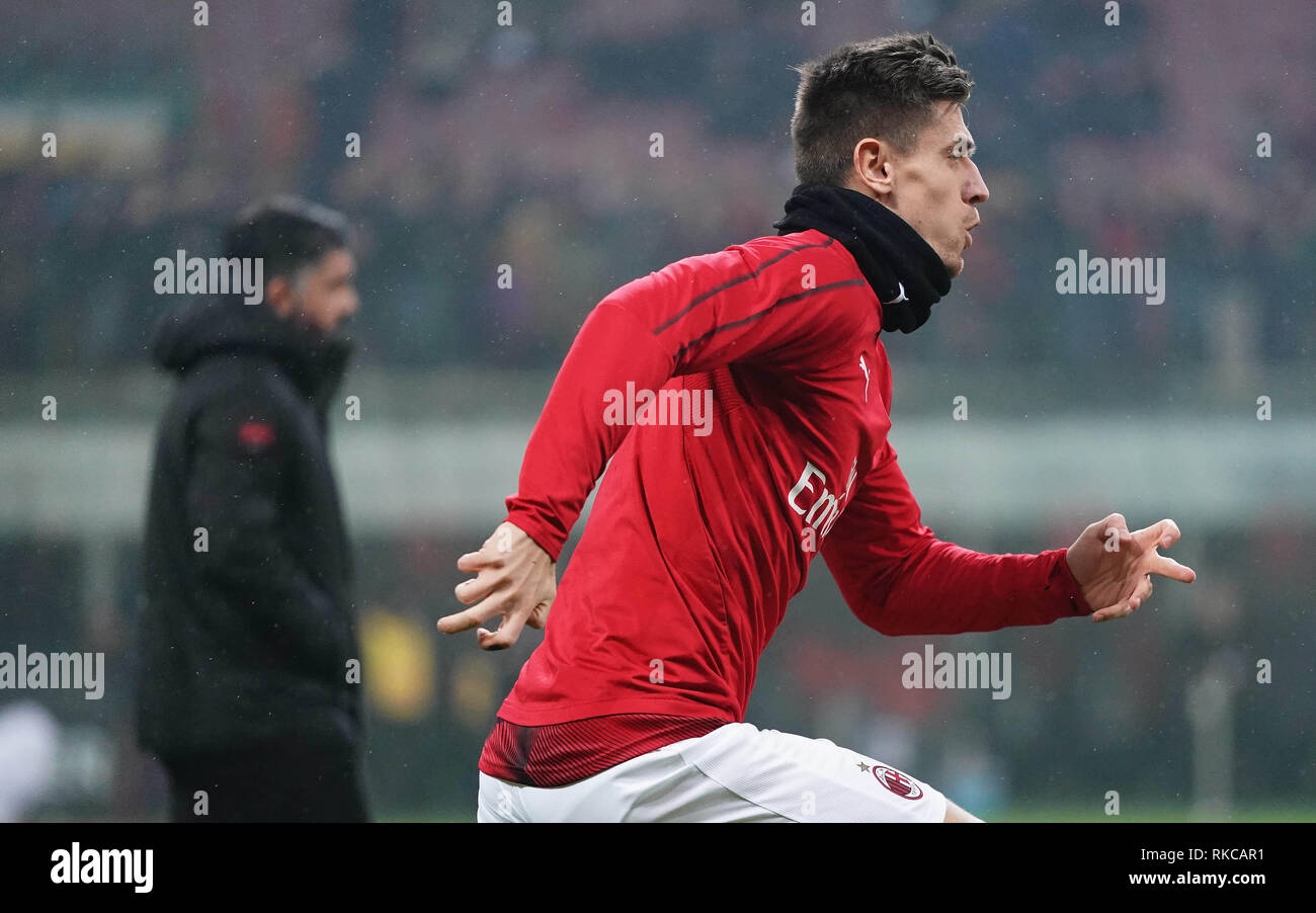 Milano, Italia. 10 feb 2019. ESCLUSIVA Milano Foto Spada/LaPresse 10 febbraio 2019 Milano ( Italia ) sport calcio Milan vs Cagliari - Campionato di calcio di Serie A TIM 2018/2019 - Stadio San Siro nella foto: Krzysztof Piatek esclusivo a Milano Foto Spada/LaPresse , 10 febbraio 2019 Milano ( Italia ) sport soccer Milan vs Cagliari - Italian Football Championship League A TIM 2018/2019 - San Siro in pic: Krzysztof Piatek Credito: LaPresse/Alamy Live News Foto Stock