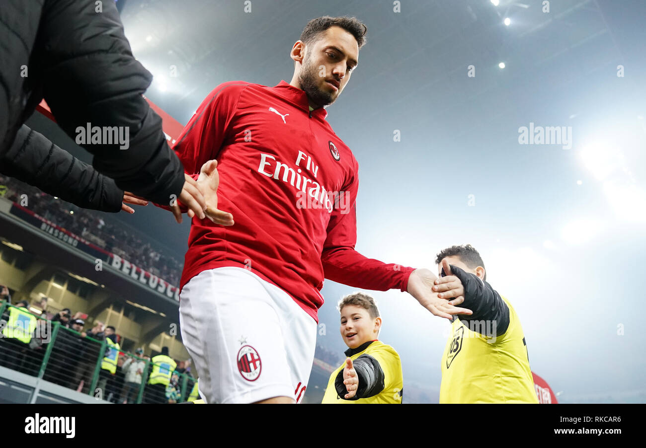 Milano, Italia. 10 feb 2019. ESCLUSIVA Milano Foto Spada/LaPresse 10 febbraio 2019 Milano ( Italia ) sport calcio Milan vs Cagliari - Campionato di calcio di Serie A TIM 2018/2019 - Stadio San Siro nella foto: Hakan Calhanoglu esclusivo a Milano Foto Spada/LaPresse , 10 febbraio 2019 Milano ( Italia ) sport soccer Milan vs Cagliari - Italian Football Championship League A TIM 2018/2019 - San Siro in pic: Hakan Calhanoglu Credito: LaPresse/Alamy Live News Foto Stock