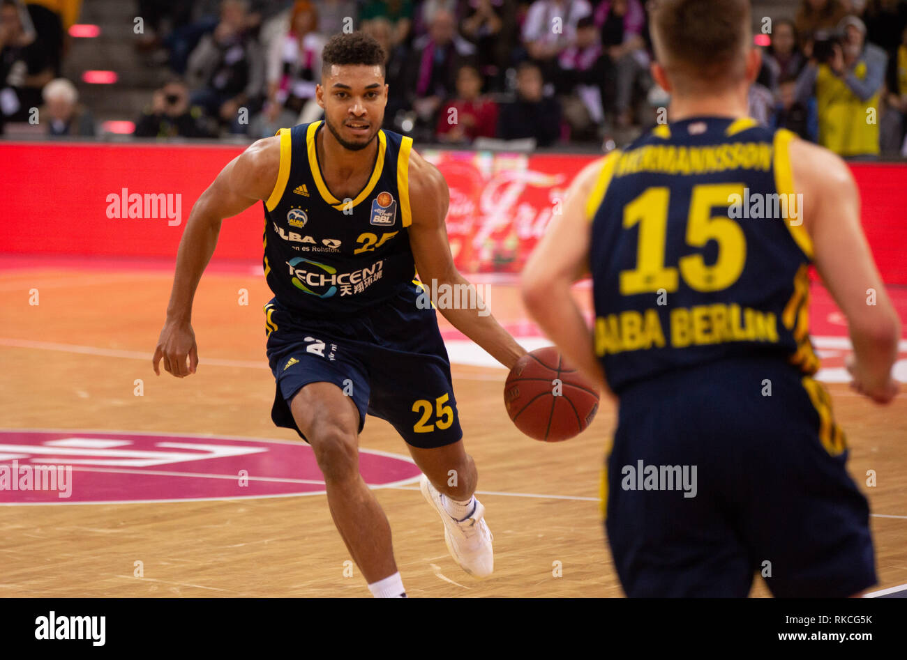 Bonn, Germania, 10 febbraio 2019, Basket Bundesliga, BBL, cesti di Telekom Bonn vs. Alba Berlino: Kenneth Ogbe (Alba) in azione. Credito: Juergen schwarz/Alamy Live News Foto Stock