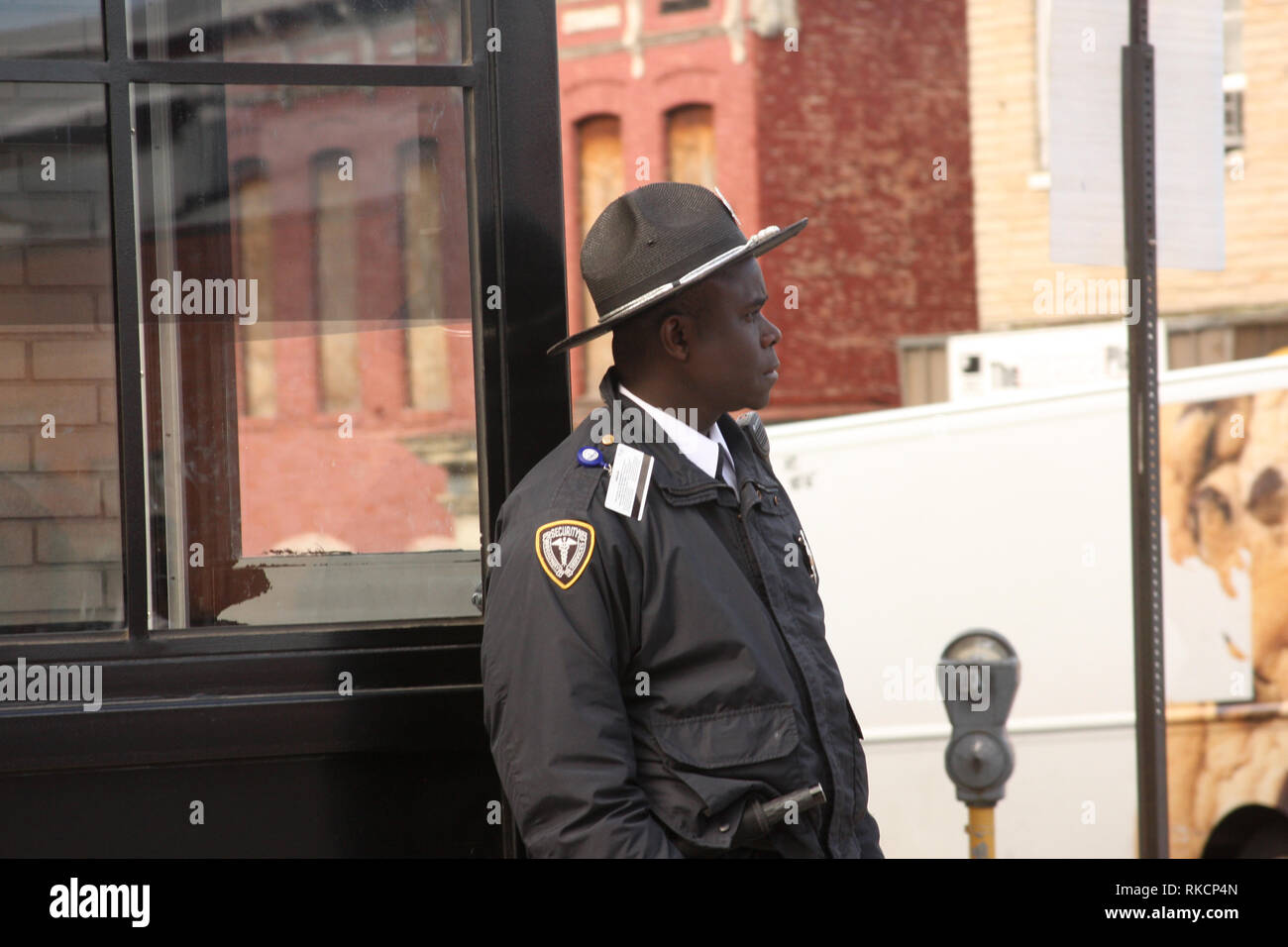 Guardia di sicurezza a Baltimora, MD, USA Foto Stock