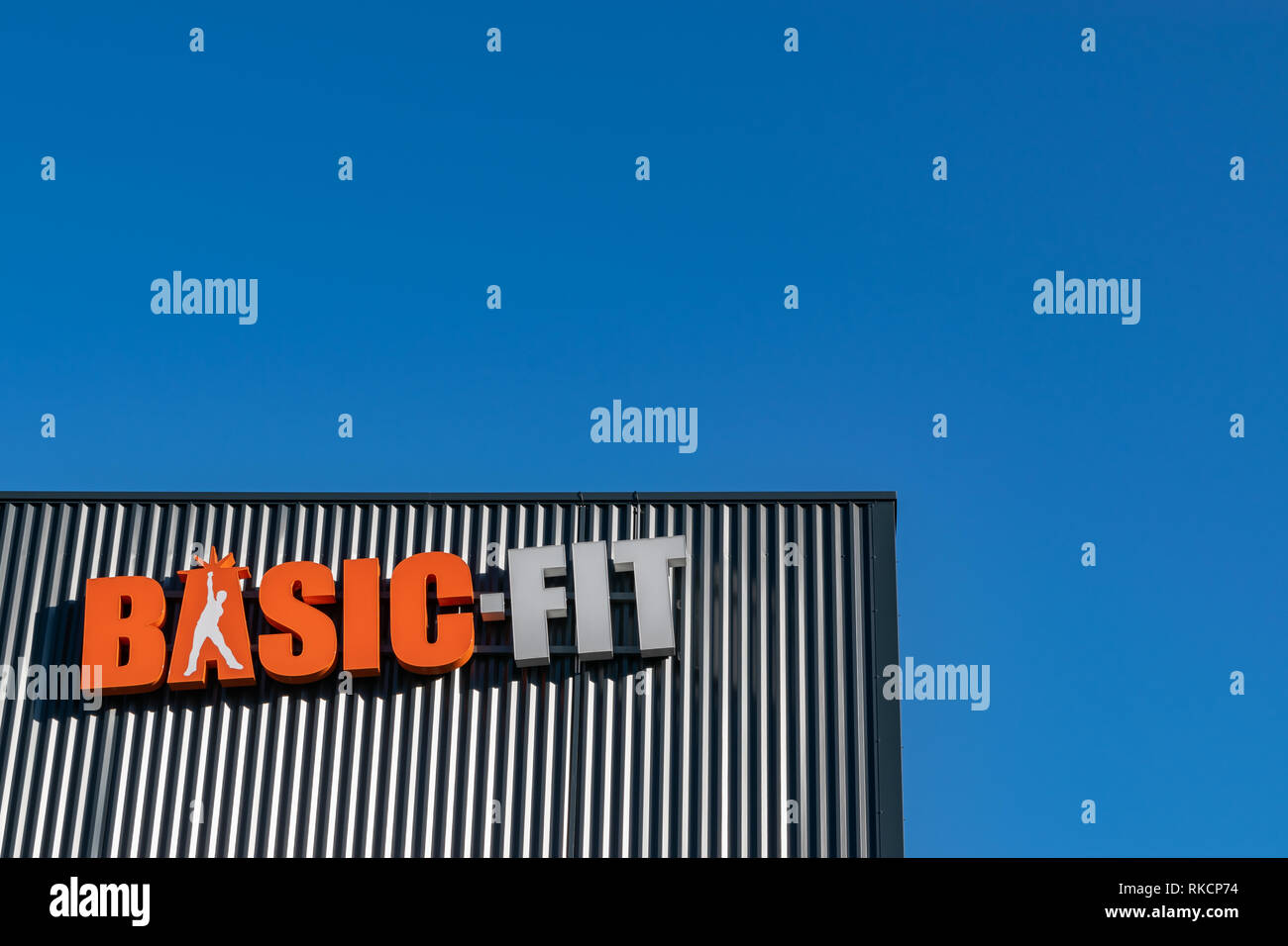 Wattrelos, Francia-gennaio 20,2019: Basic-Fit logo.Netherlands clubs Basic-Fit è il leader del mercato europeo nel mercato del fitness, con 1,8 milioni di euro Foto Stock