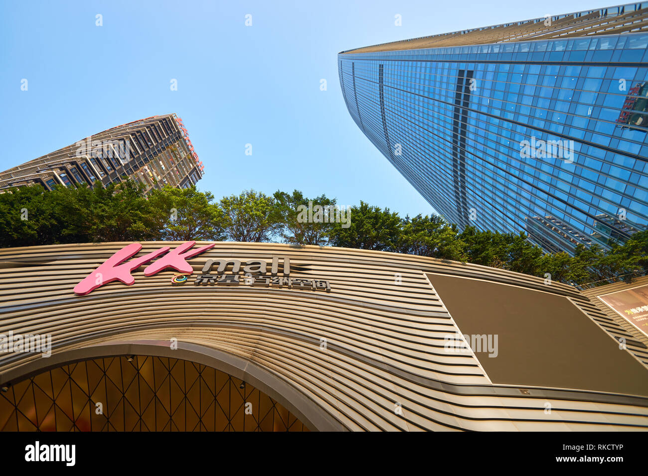 SHENZHEN, Cina - Febbraio 05, 2016: KK Mall building. KK Mall contiene lussuosi negozi di marca, ristoranti e un supermercato. Foto Stock