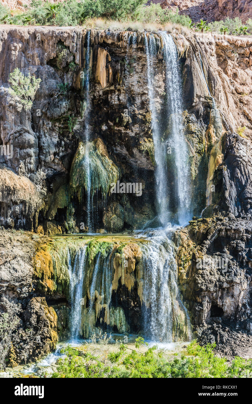 Ma'in hot springs cascata in Giordania Foto stock - Alamy