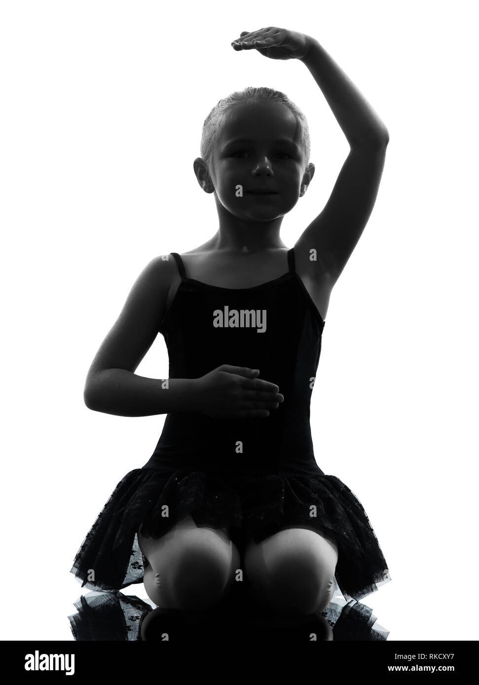 Una ragazzina ballerina ballerina dancing in silhouette su sfondo bianco Foto Stock