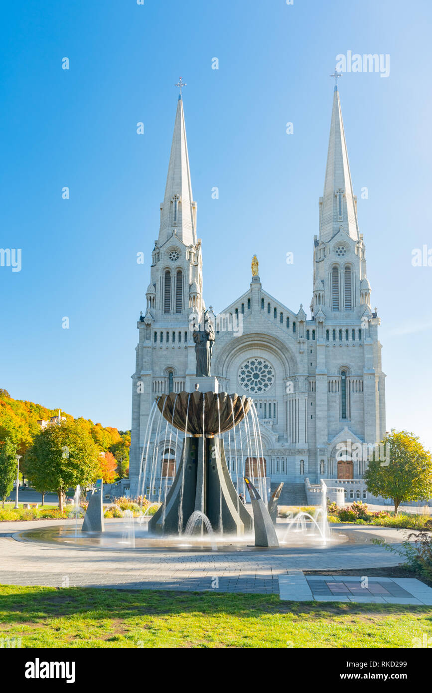 Esterno vista la mattina della Basilica di Sainte-Anne-de-Beaupre chiesa a Quebec, Canada Foto Stock