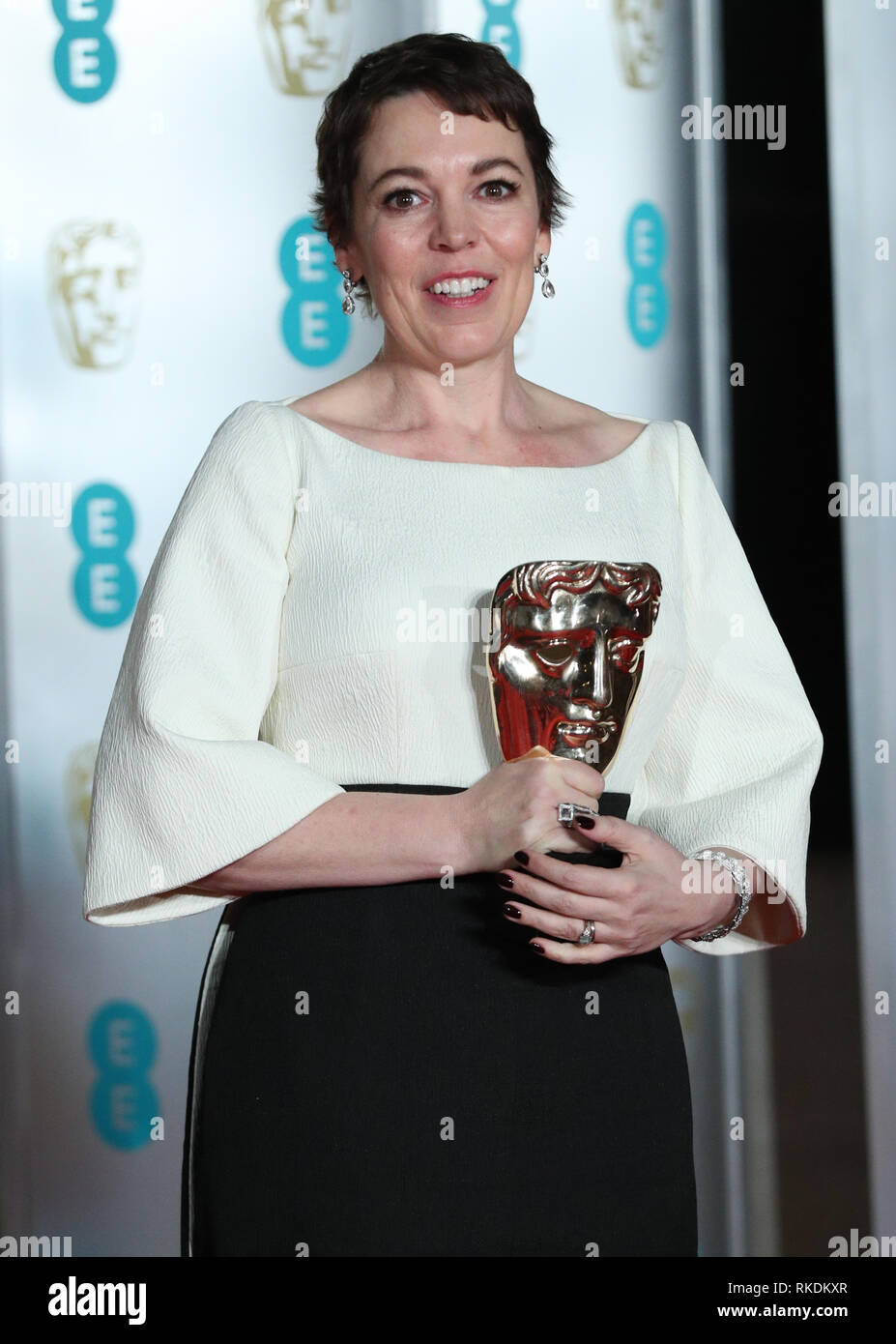 Olivia Colman con la sua migliore attrice in un ruolo di leader di BAFTA per il preferito che frequentano il dopo spettacolo partito per l'EE British Academy Film Awards presso il Grosvenor House Hotel nel centro di Londra. Foto Stock