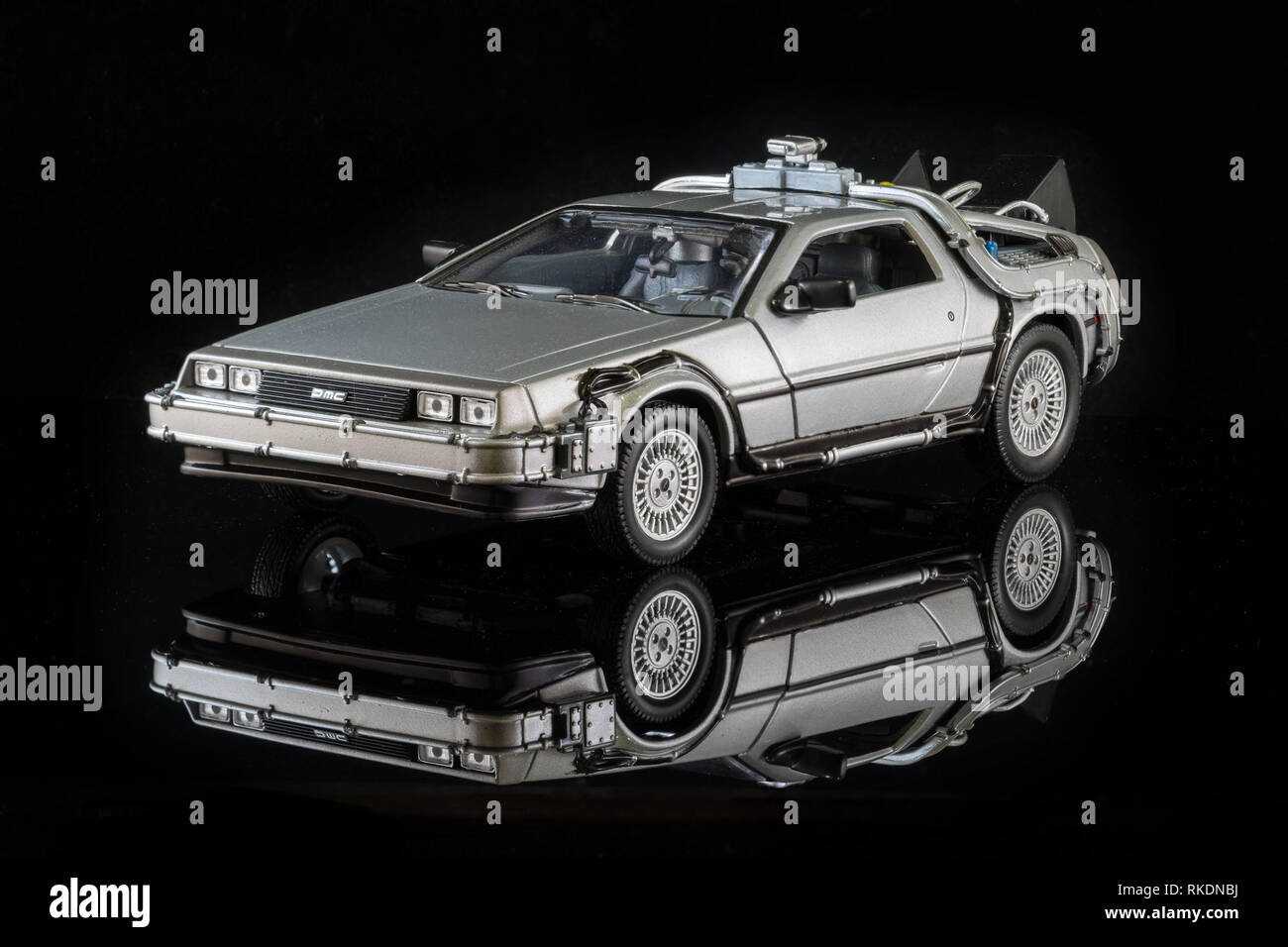 Un giocattolo modello del celebre DeLorean car Foto Stock