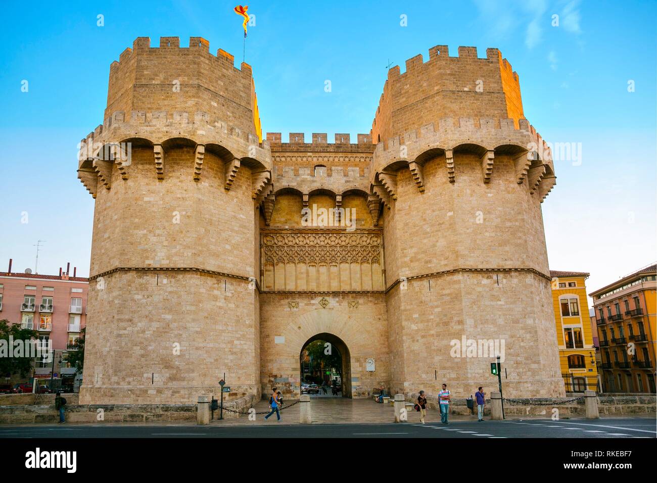 Valencia torres de serranos Immagini e Fotos Stock - Alamy
