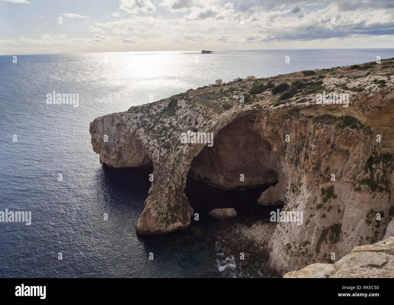 La costa frastagliata di Malta, qui si vede dalla grotta azzurra Viewpoint Foto Stock