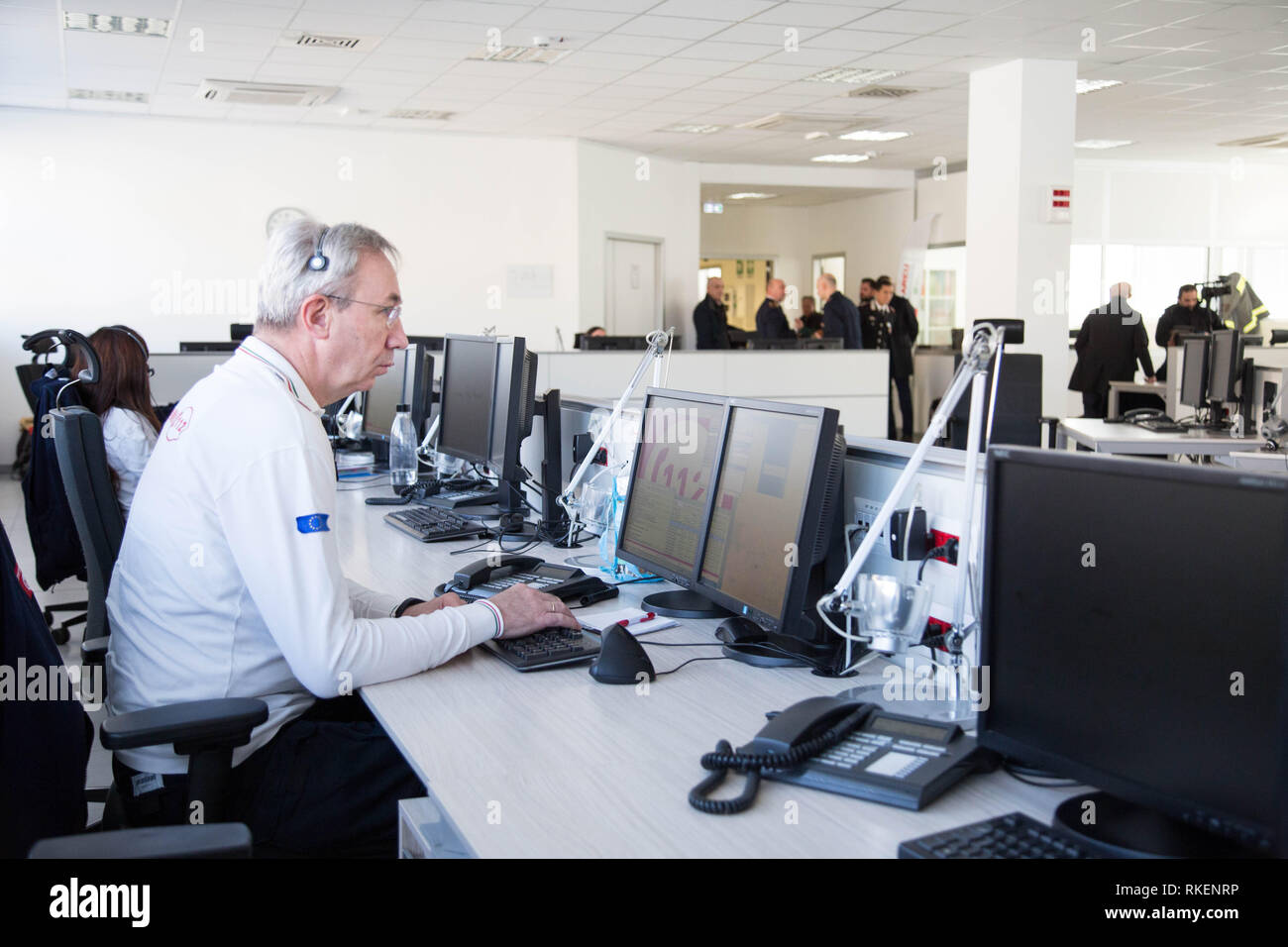 Foto di Francesco Bozzo- LaPresse 11-02-2019 Milano ( Italia ) Cronaca centrale 112 via Annarumma 27 ore 10:30 Visita del sottosegretario tutti&#x2019;Interno Stefano Candiani, presenti il prefetto di Milano Renato Saccone, il presidente della Lombardia Attilio Fontana,il questore di Milano Cardona e i vertici di Carabinieri e Guardia di Finanza e Polizia Foto Stock