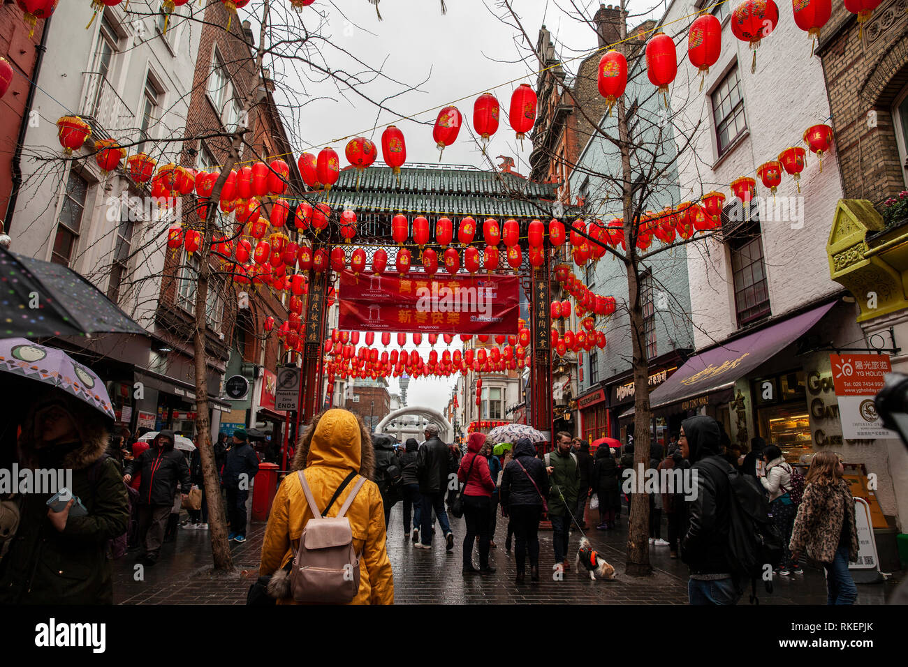 Londra, UK, 10 febbraio, 2019. Visto decorazioni colorate durante la celebrazione del Capodanno cinese a China Town, Soho , Londra, Regno Unito. .Alamy/Harishkumar Shah Foto Stock