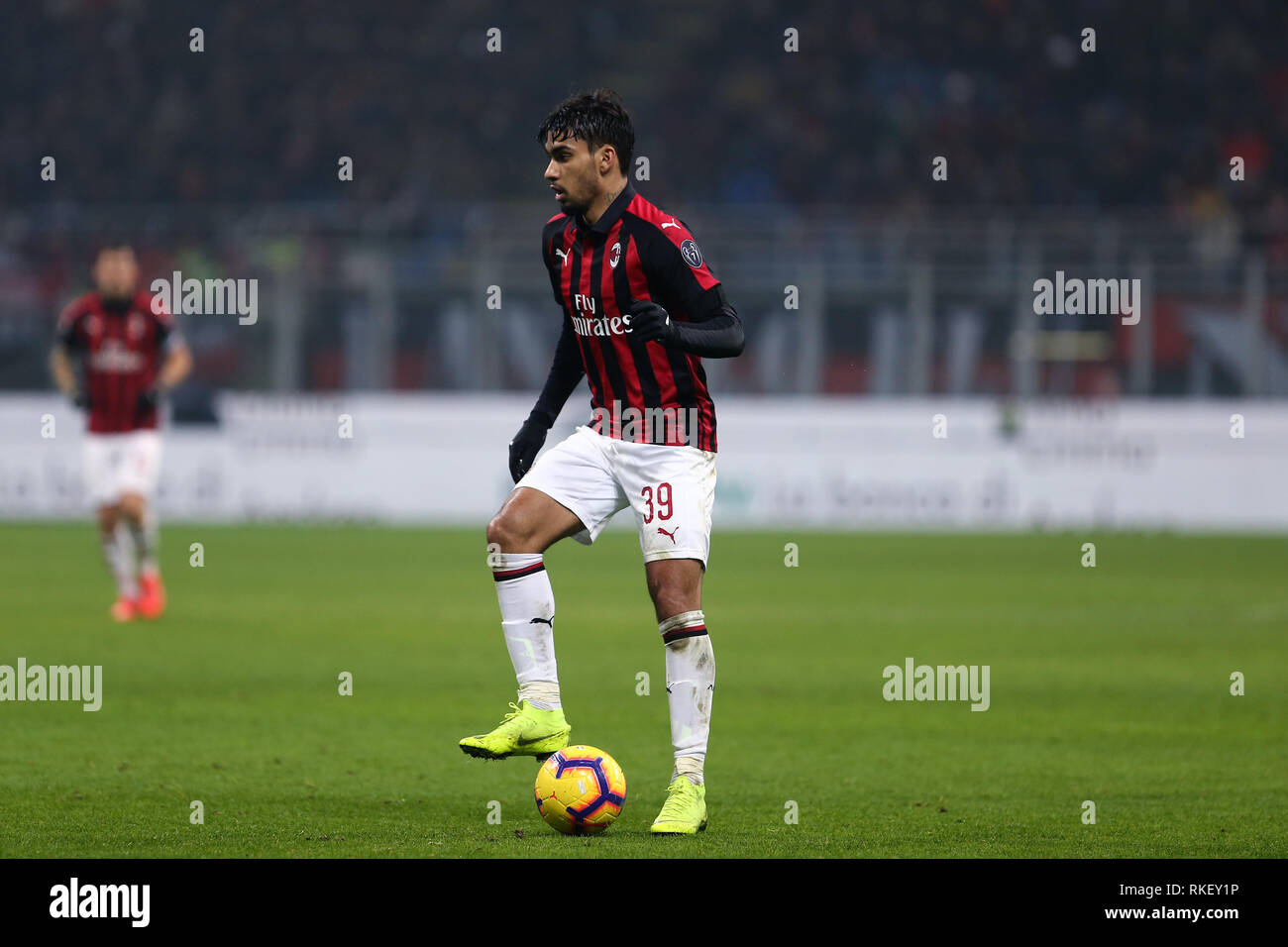 Milano, Italia. Il 10 febbraio, 2019. Lucas Paqueta del Milan in azione durante la serie di una partita di calcio tra AC Milan e Cagliari Calcio. Credito: Marco Canoniero/Alamy Live News Foto Stock