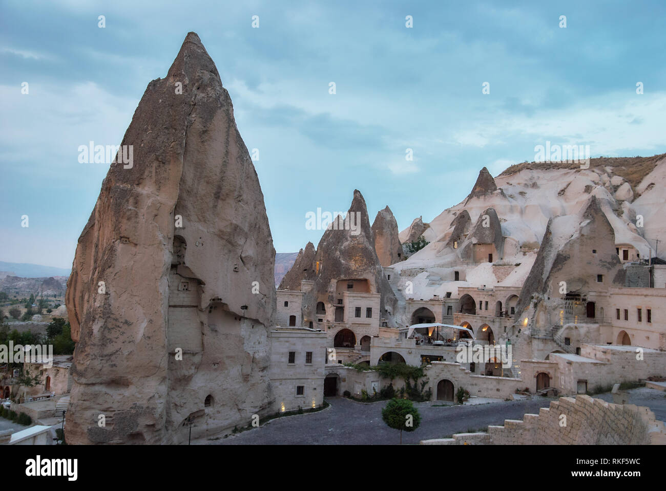 Goreme, Turchia - Luglio 28, 2007: Hoodoo rocce nella città di Goreme in Cappadocia. È il centro di Goreme national park elencati come Patrimonio Mondiale UNESCO s Foto Stock