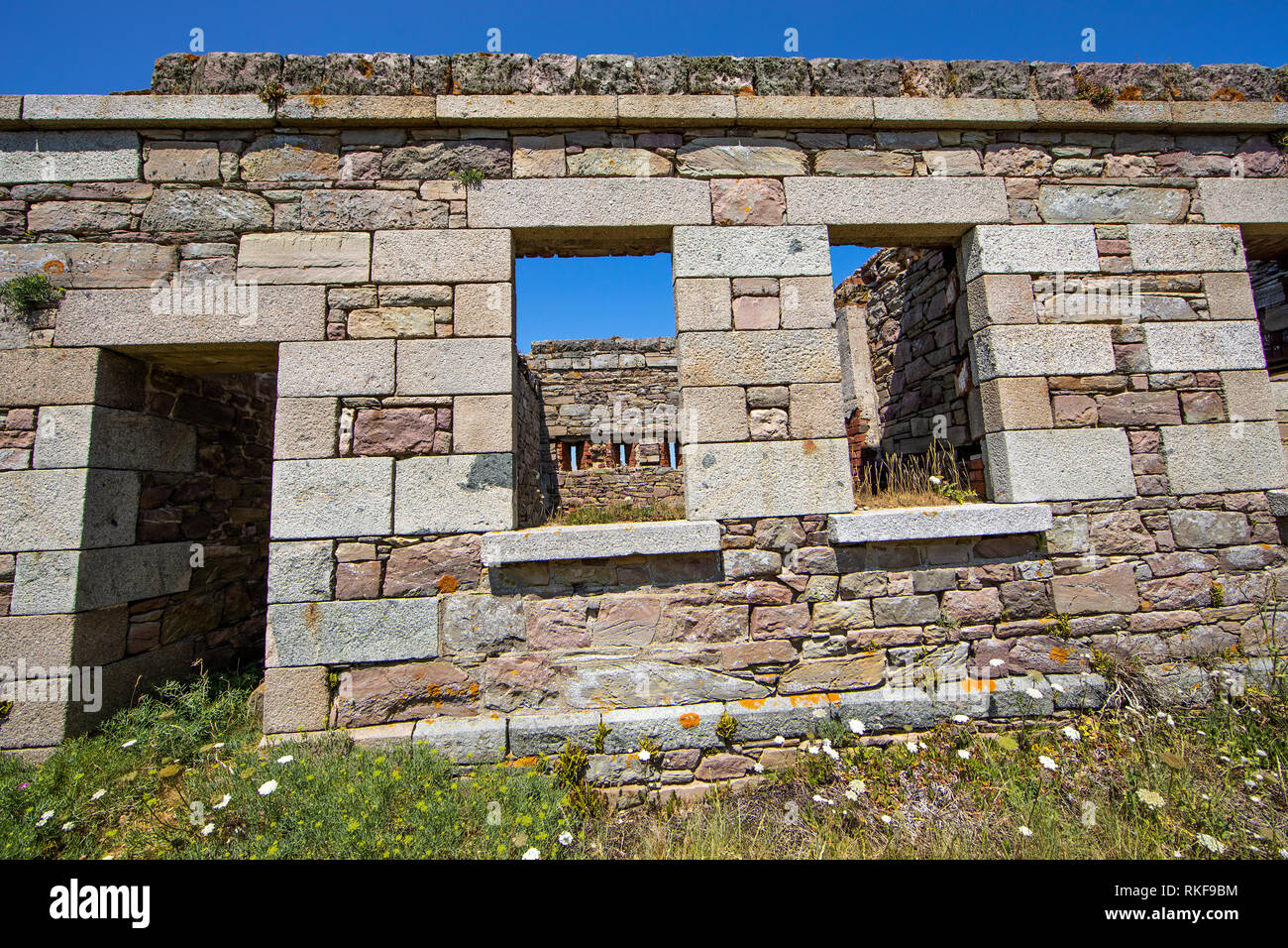 Immacolata di pietra Vittoriana all'interno di Fort Houmet Herbe su Alderney. Foto Stock