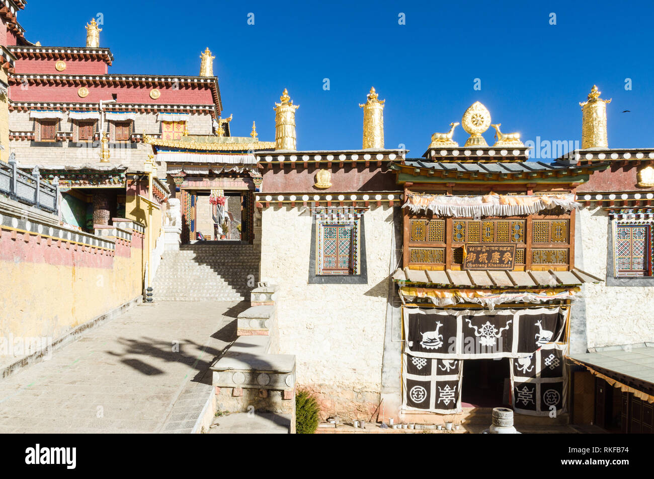 Ganden Sumtseling o monastero Songzanlin, noto anche come piccolo palazzo del Potala, Shangri La, nella provincia dello Yunnan in Cina Foto Stock