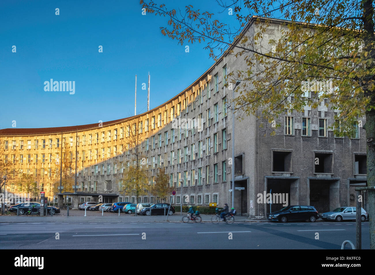 Berlin-Wilmersdorf. Fehrbelliner Platz 2. Nazi-era l edificio costruito 1935-36 dall architetto Otto Firle Foto Stock