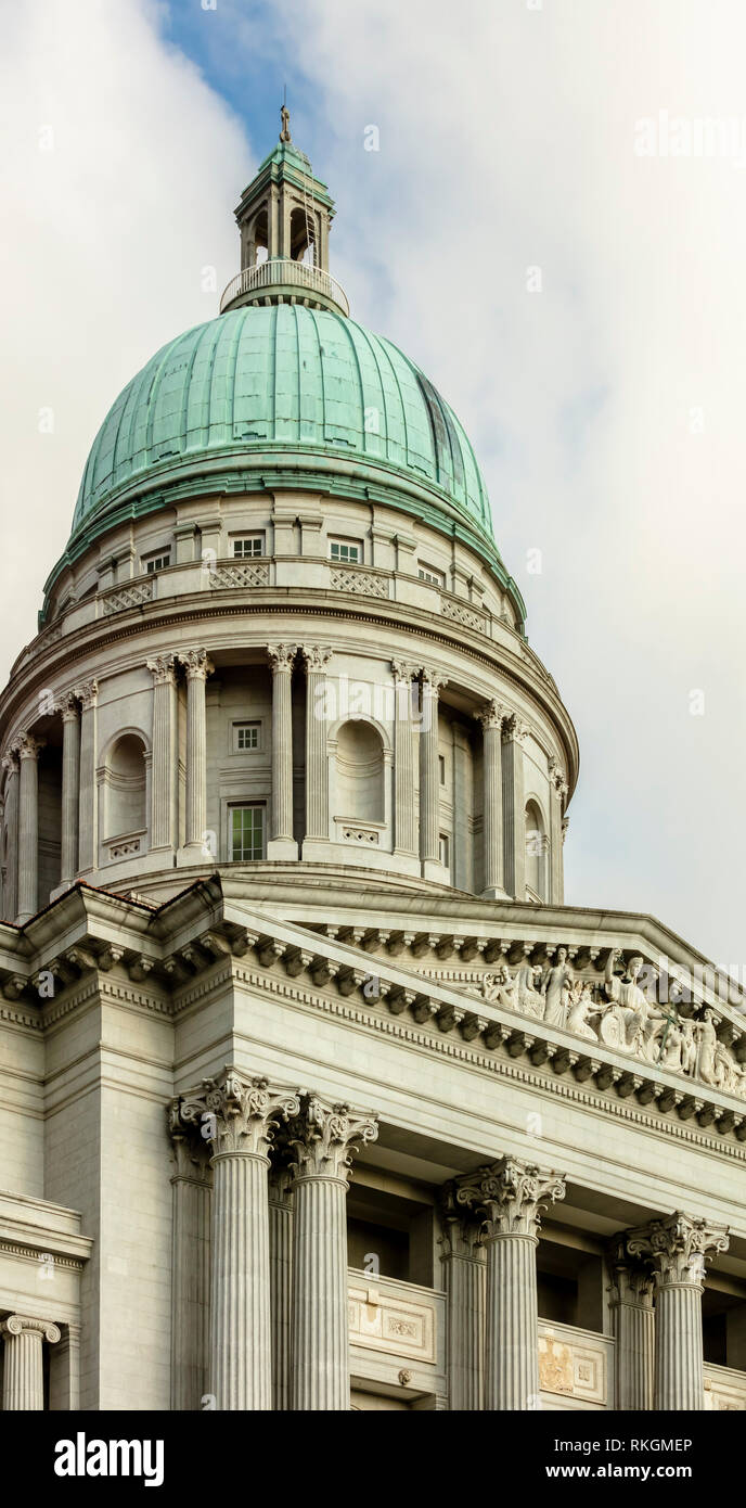 I dettagli architettonici della facciata esterna della Galleria Nazionale di Singapore fine art museum, ex la Corte suprema e il Municipio Foto Stock