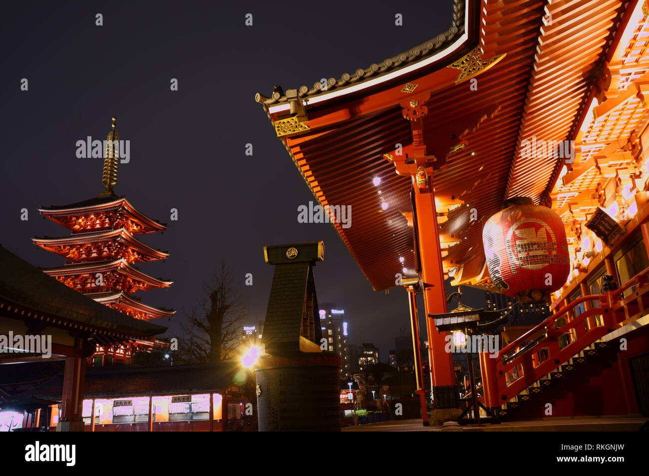 Senso-Ji il tempio e la pagoda di notte a Tokyo Giappone Foto Stock