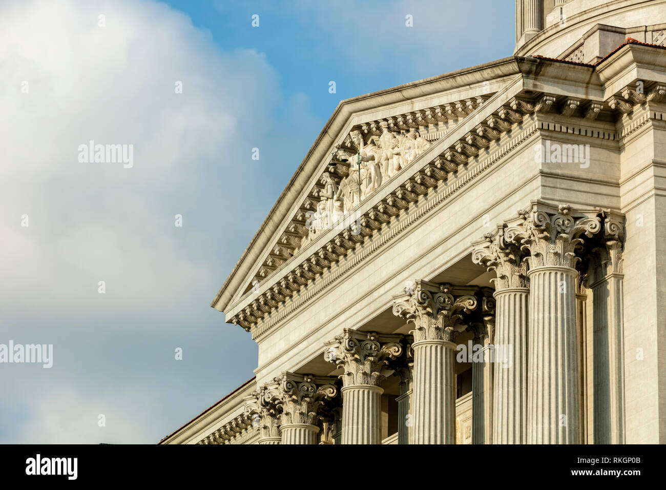 I dettagli architettonici della facciata esterna della Galleria Nazionale di Singapore fine art museum, ex la Corte suprema e il Municipio Foto Stock