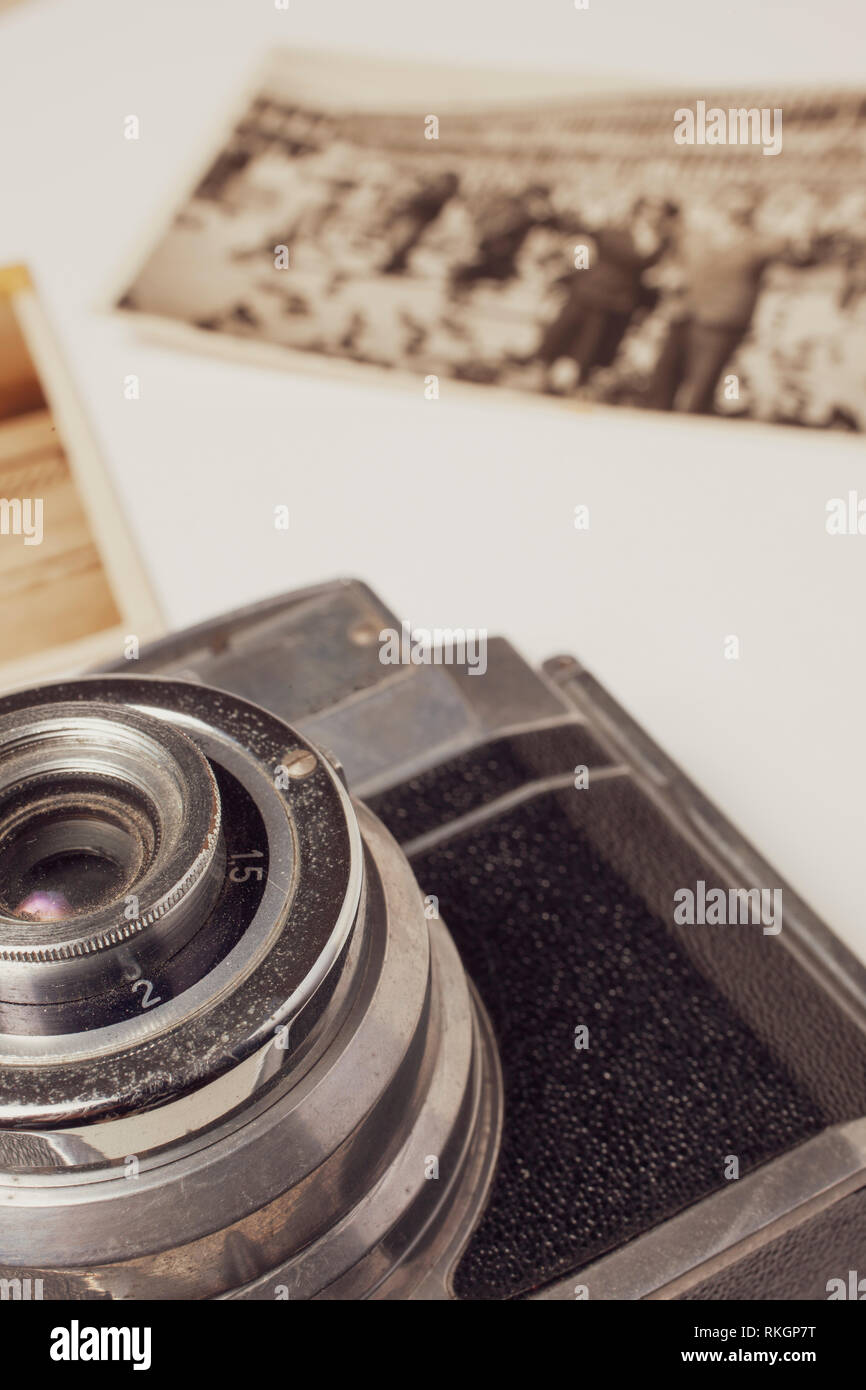 Fotocamera vintage e vecchie foto Foto Stock
