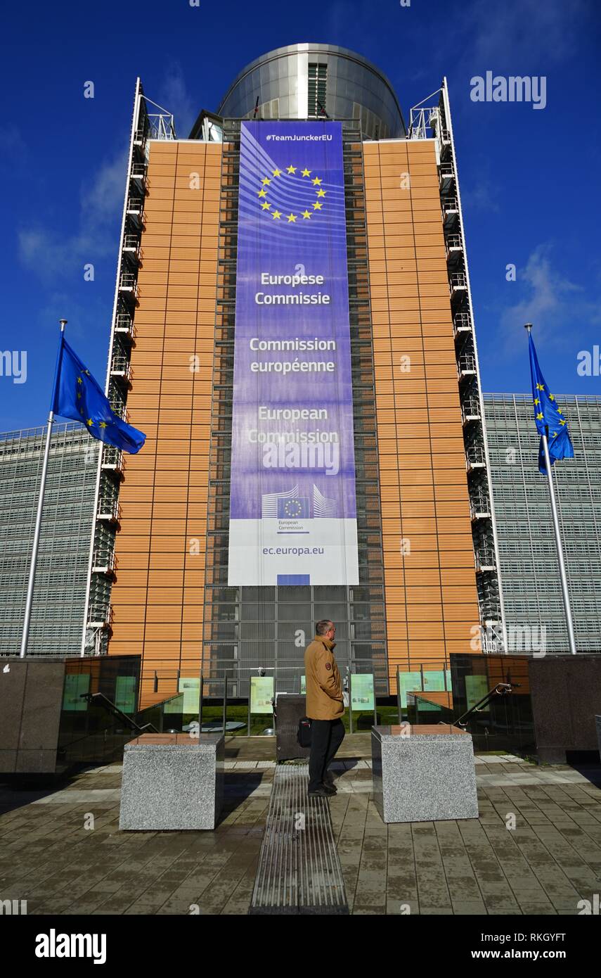 Bruxelles, Belgio - Vista dell'edificio Berlaymont, sede della Commissione europea dell'Unione europea (UE) con sede a Bruxelles in Belgio. Foto Stock