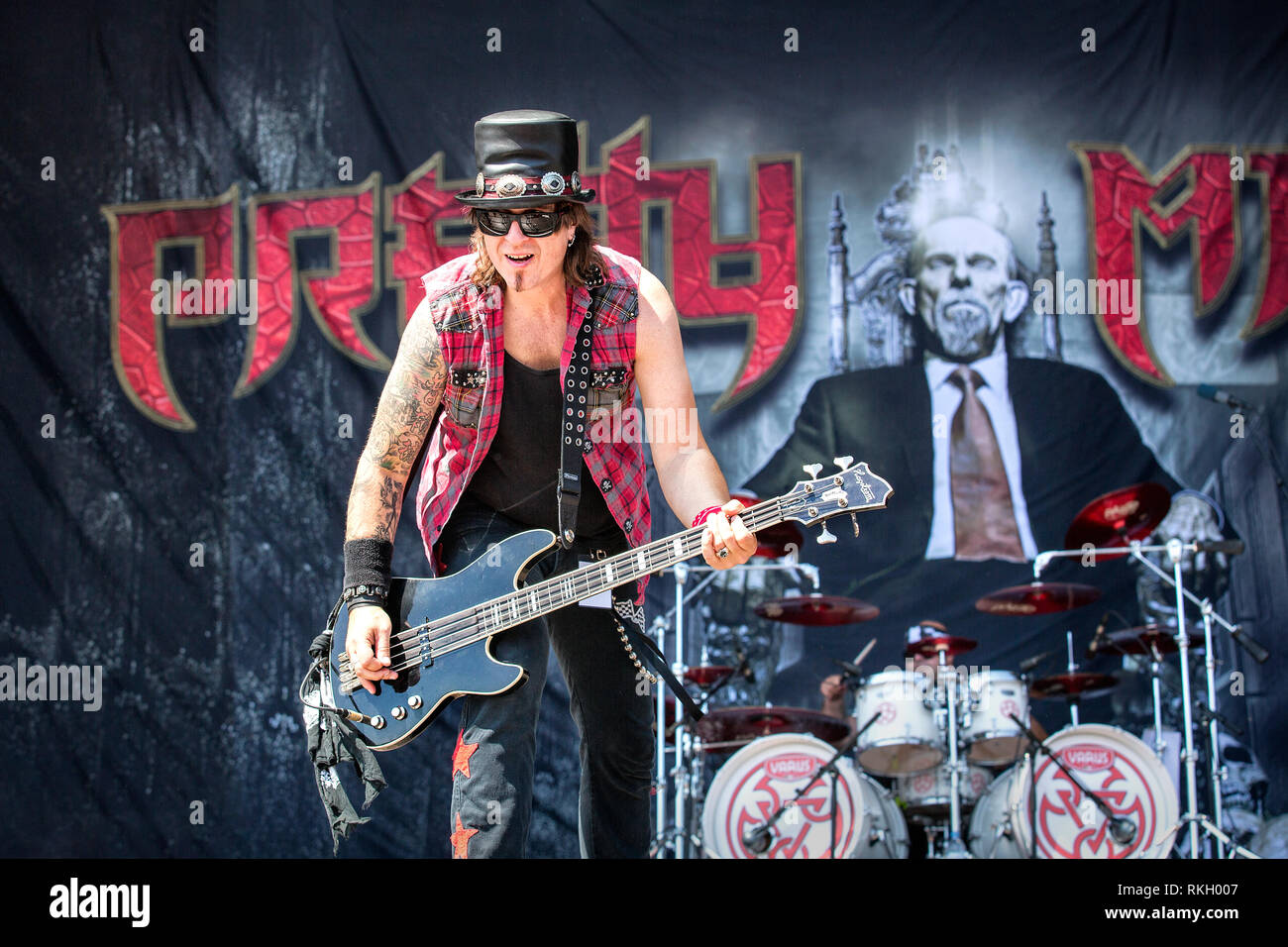 La Svezia Solvesborg - Giugno 8, 2018. Il metallo danese e hard rock band Pretty Maids esegue un concerto dal vivo durante la Presidenza svedese music festival Sweden Rock Festival 2018. Qui bass player Rene Shades è visto dal vivo sul palco. (Photo credit: Gonzales foto - Terje Dokken). Foto Stock