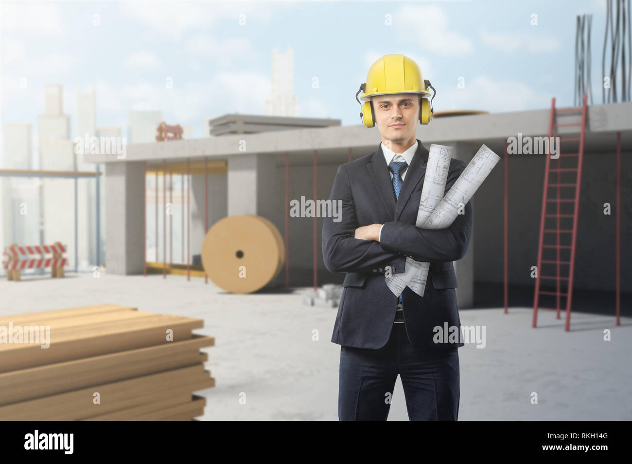 Giovane imprenditore giallo che indossa il casco di sicurezza e tenendo blueprint al sito in costruzione Foto Stock