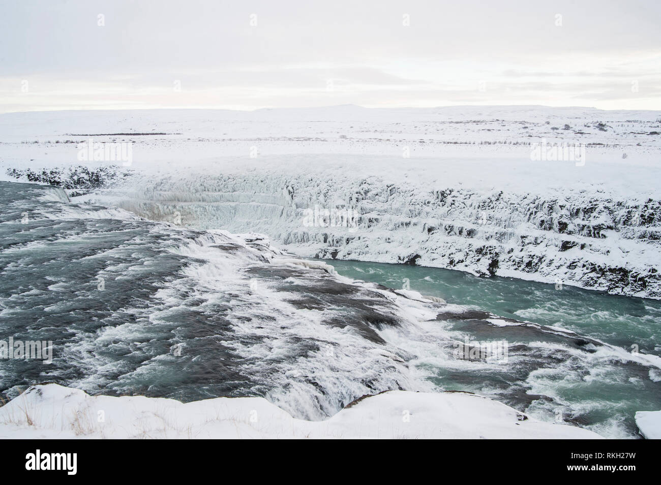 Islanda: Gullfoss (cascata dorata) è un iconico cascata di Islanda ed offre una vista spettacolare delle forze e la bellezza di una natura incontaminata. Gullf Foto Stock