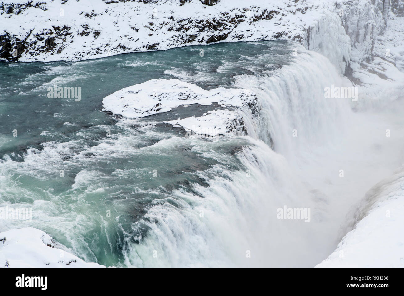 Islanda: Gullfoss (cascata dorata) è un iconico cascata di Islanda ed offre una vista spettacolare delle forze e la bellezza di una natura incontaminata. Gullf Foto Stock