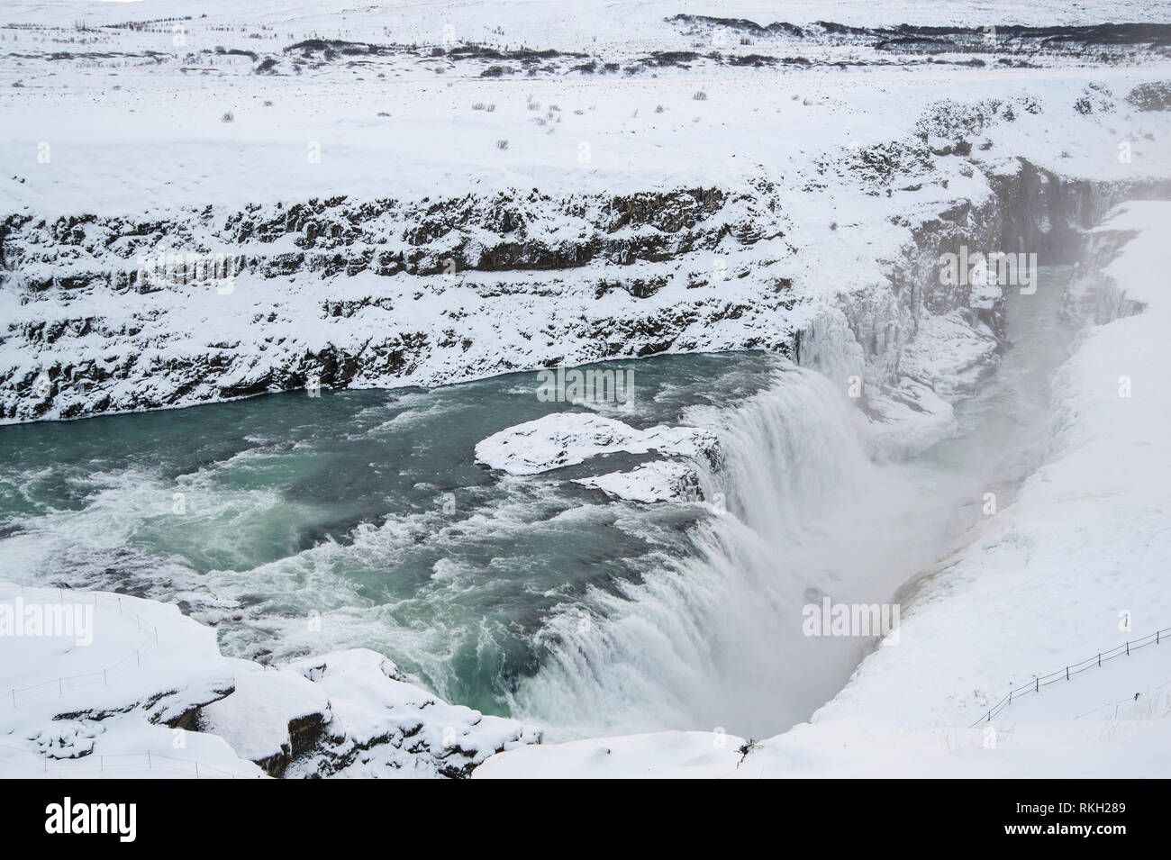 Islanda: Gullfoss (cascata dorata) è un iconico cascata di Islanda ed offre una vista spettacolare delle forze e la bellezza di una natura incontaminata. Gullf Foto Stock