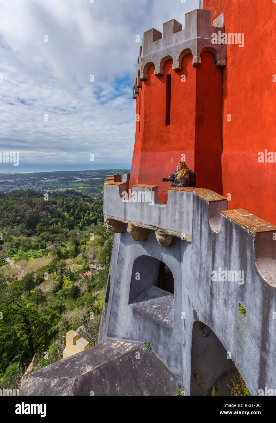 Pareti rosse di Pena palace. Portogallo Foto Stock