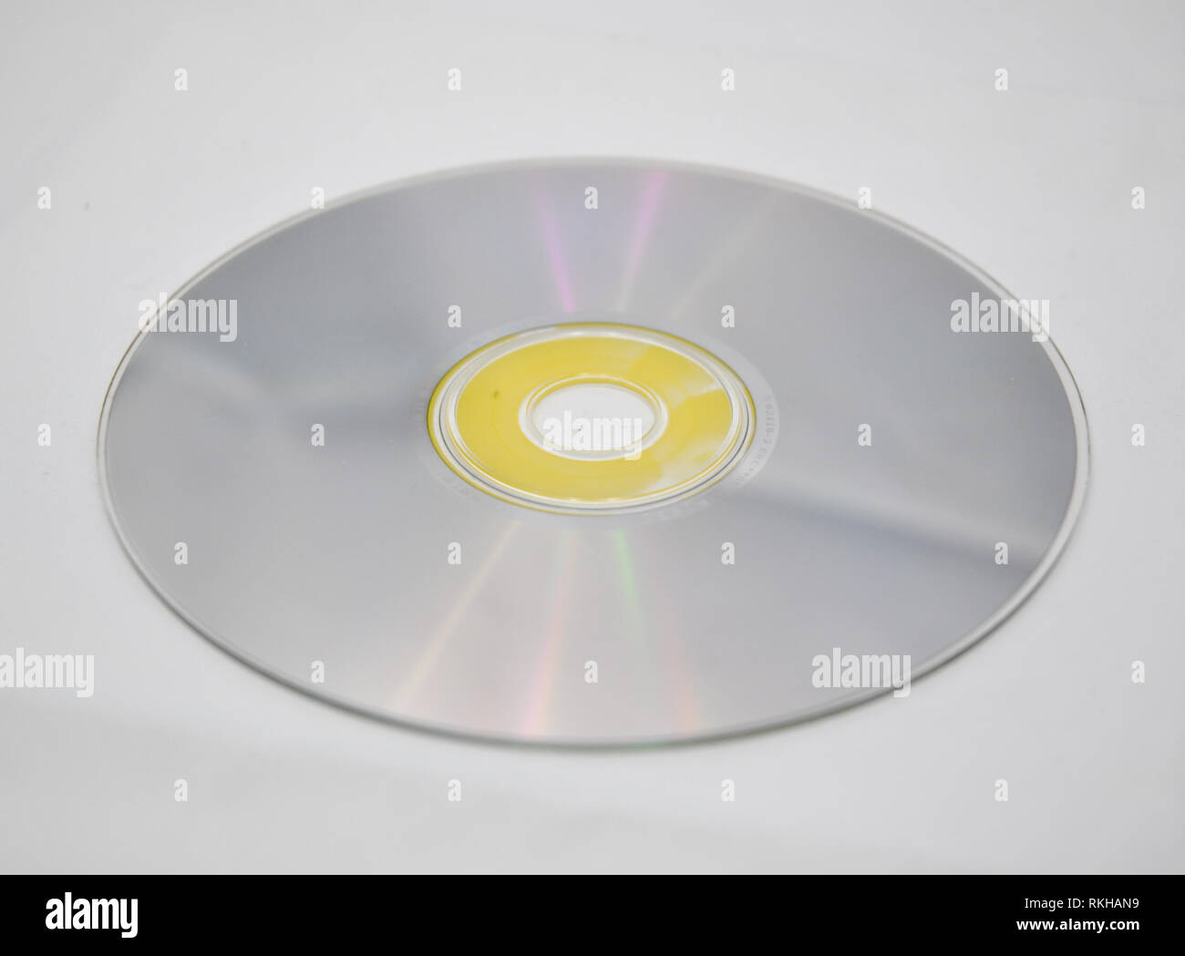 Un singolo disco compatto che mostra lato ottico fino Foto Stock