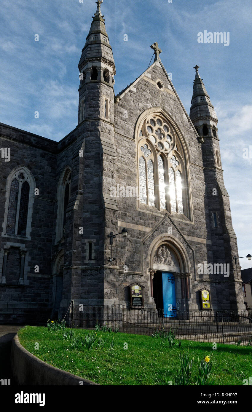 Chiesa cattolica romana della Santa Famiglia (costruito 1876).prominentemente situato all'angolo di Aughrim Street e San Giuseppe Road,Stoneybatter,Dublino. Foto Stock