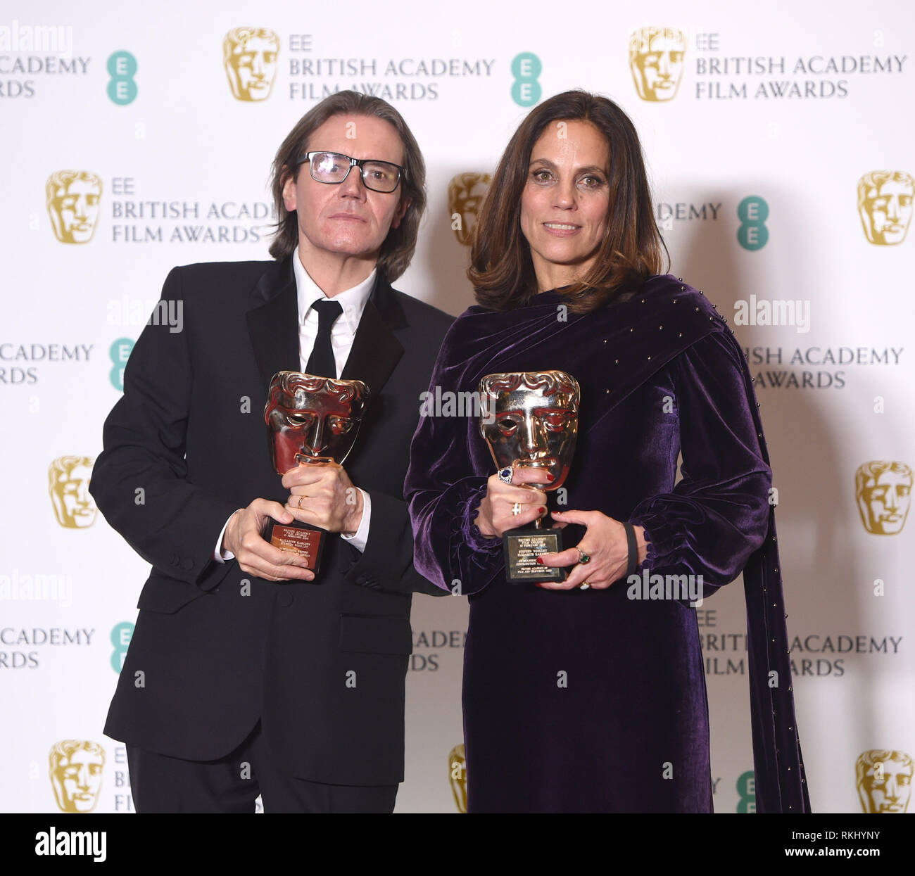 Foto deve essere accreditato ©Alpha premere 079965 10/02/2019 Stephen Woolley e Elizabeth Karlsen EEÊBaftaÊBritish AcademyÊFilmÊAwardsÊ2019 PressroomÊat la Royal Albert Hall di Londra Foto Stock