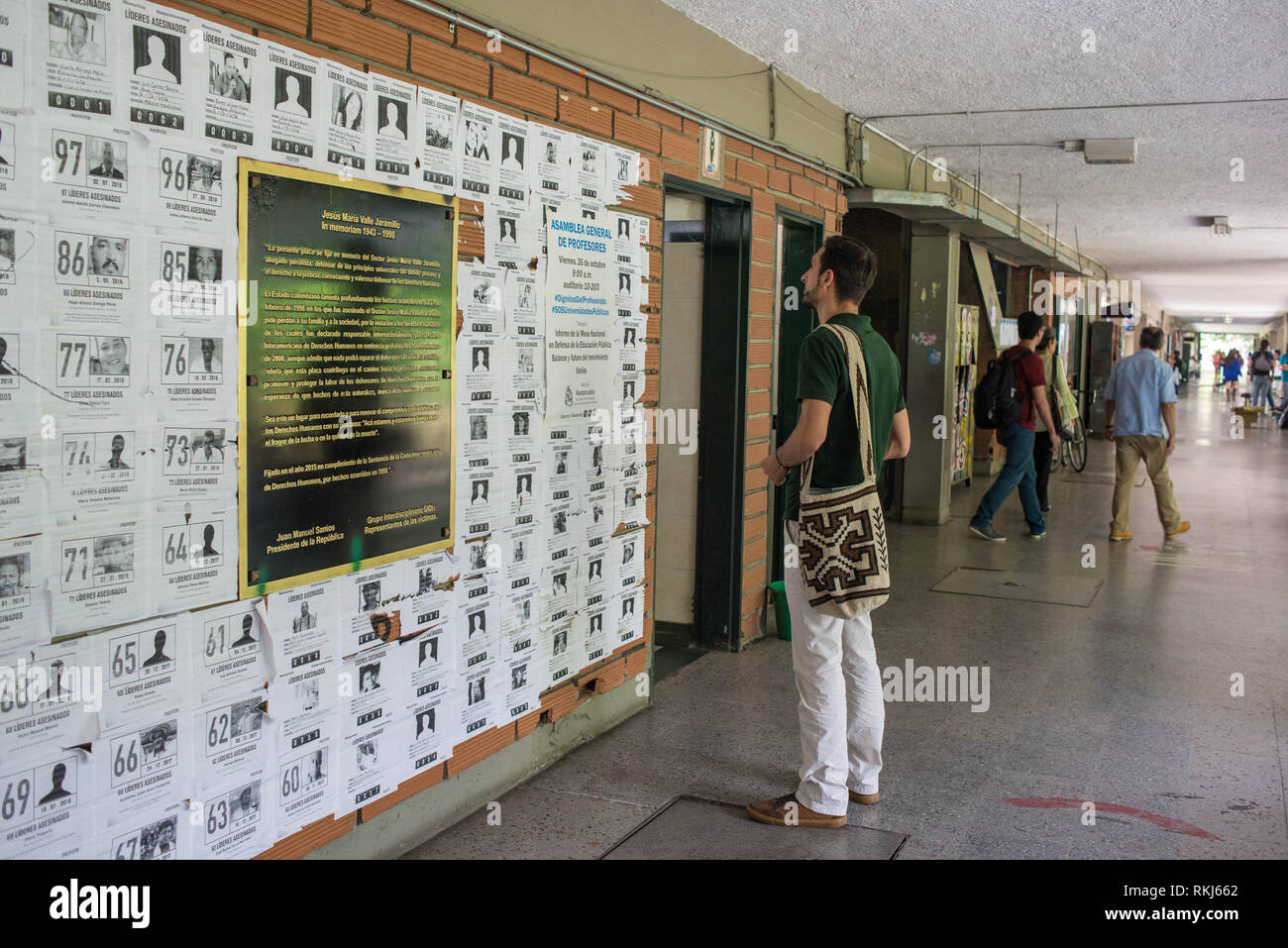 Medellin, Antioquia, Colombia: Università de Antioquia: memoriale del leader politico assassinato nel 2018. Foto Stock