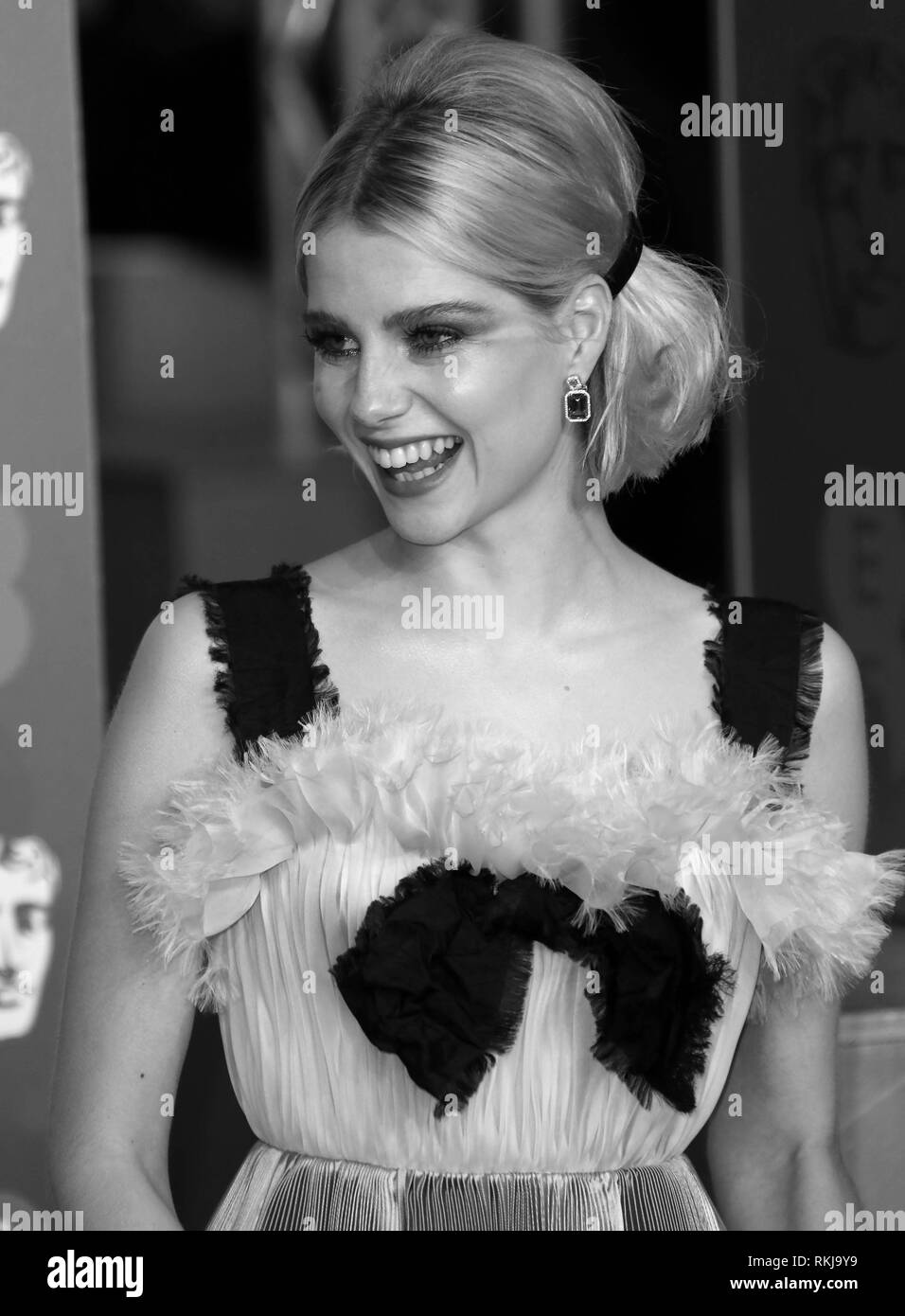 Feb 10, 2019 - Lucy Boynton frequentando EE British Academy Film Awards 2019 - vista alternativa, Royal Albert Hall di Londra, Regno Unito Foto Stock
