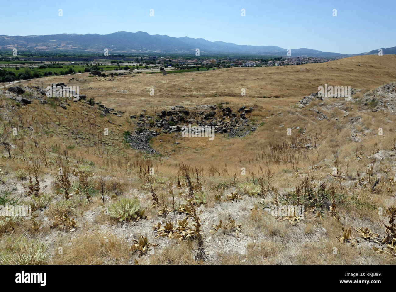 Il Teatro si trova su un colle naturale con una inclinazione di 50 gradi e risale al periodo romano intorno al II secolo D.C., Tripolis sul meandro Foto Stock