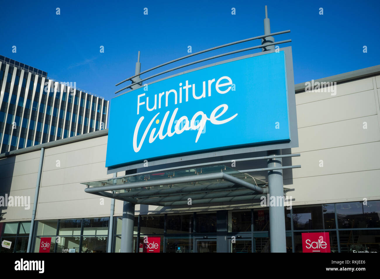 Il villaggio di mobili a storefront Forbury Retail Park, Reading, Berkshire. Foto Stock