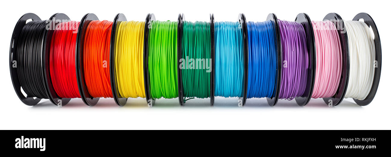 Colorato luminoso ampio panorama fila di rocchetto stampante 3D ABS pla di filamenti di materiale plastico isolato su sfondo bianco Foto Stock