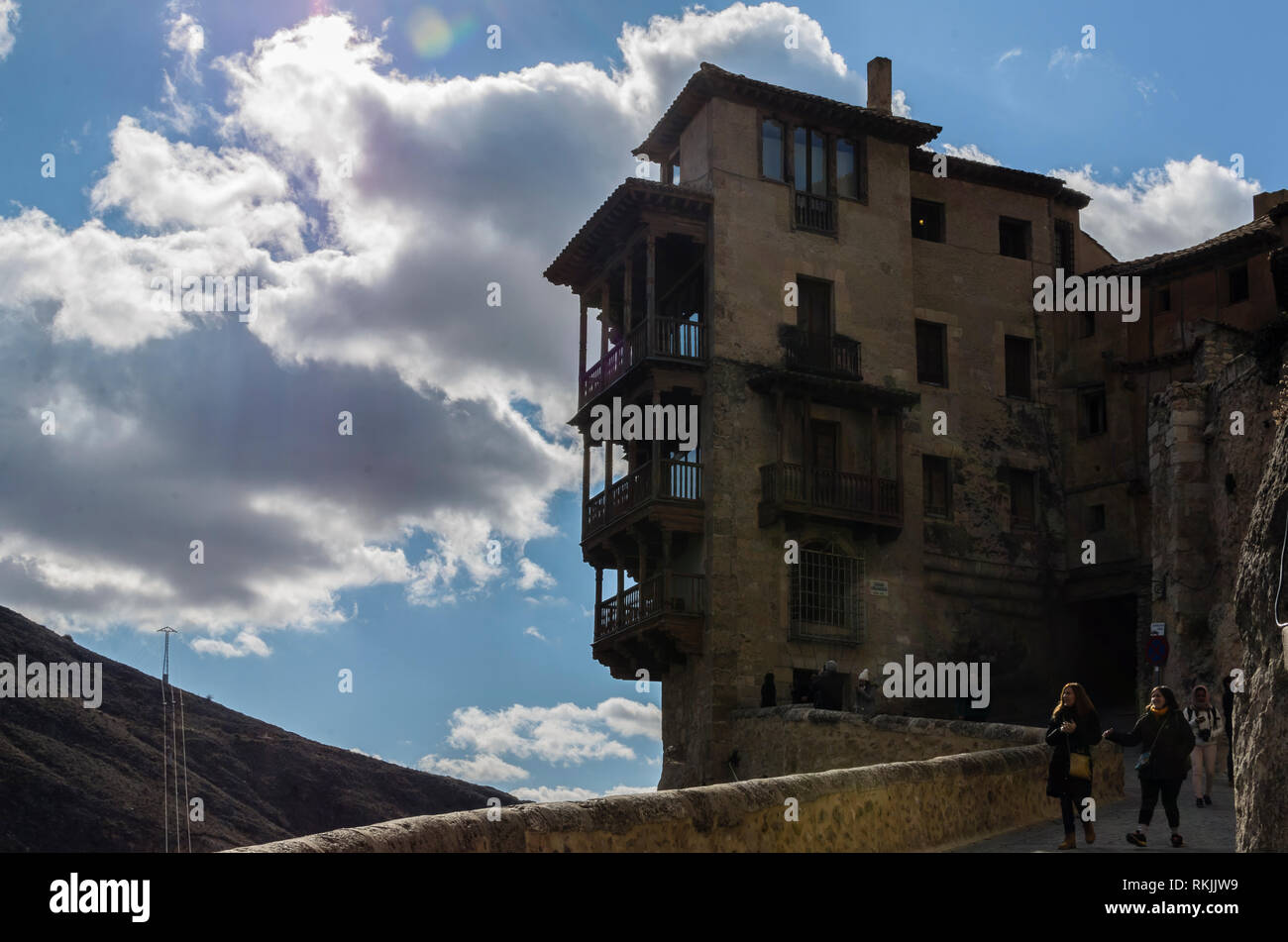Vista di una in attesa di case chiuse a Cuenca città vecchia. Foto Stock