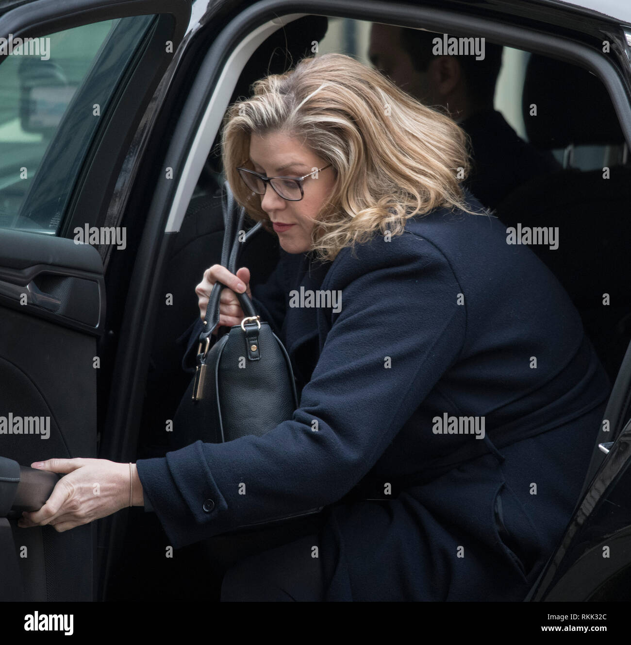 A Downing Street, Londra, Regno Unito. Il 12 febbraio 2019. I ministri del governo di arrivare a Downing Street per settimanale riunione del gabinetto. Penny Mordaunt, Segretario di Stato per lo sviluppo internazionale. Credito: Malcolm Park/Alamy Live News. Foto Stock