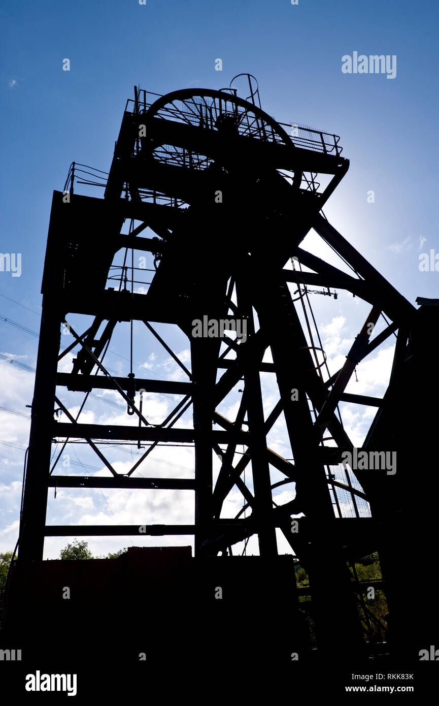 Telaio della testa di avvolgimento e casa di ex profondo storica miniera di carbone Hetty Pit Grado 1 elencati e programmato un monumento a Hopkinstown vicino a Pontypridd Glamorgan South Wales UK Foto Stock