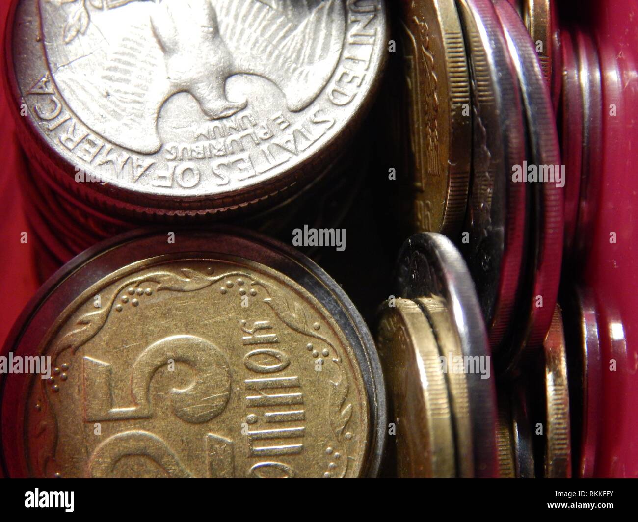 Numismatica, la raccolta di monete di diversi paesi e confessioni. Foto Stock
