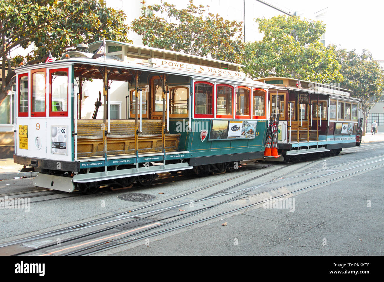 Il tram di San Francisco Cable Car System, nr di Powell/Mason turnaround. Taylor Street, nr Fisherman's Wharf di San Francisco, California, Stati Uniti d'America Foto Stock