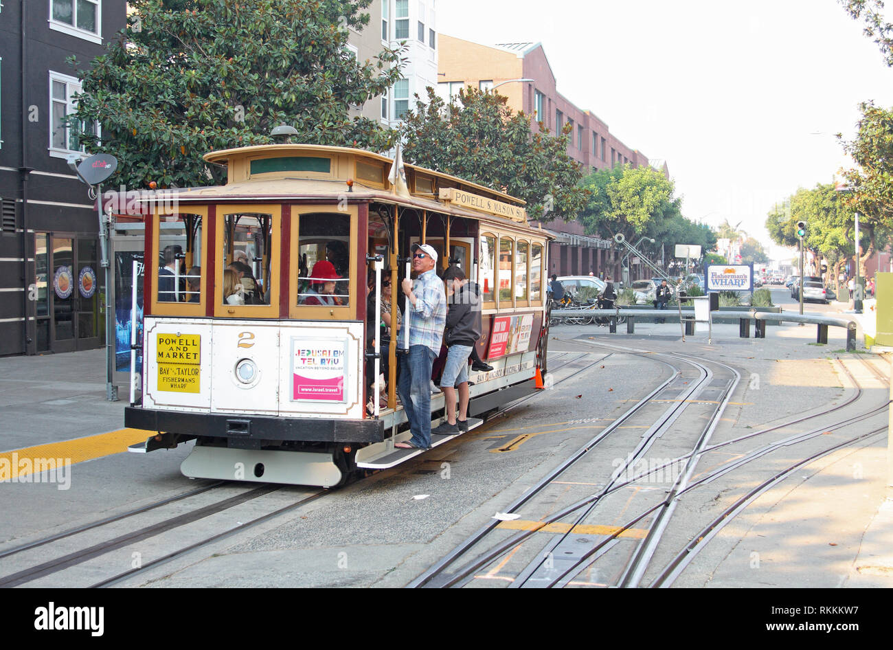 Il tram di San Francisco Cable Car System in Powell/Mason turnaround. Taylor Street, nr Fisherman's Wharf di San Francisco, California, Stati Uniti d'America Foto Stock