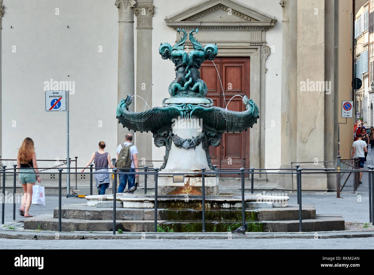 La fontana dei mostri marini in Piazza della Santissima Annunziata a Firenze, Italia. Foto Stock