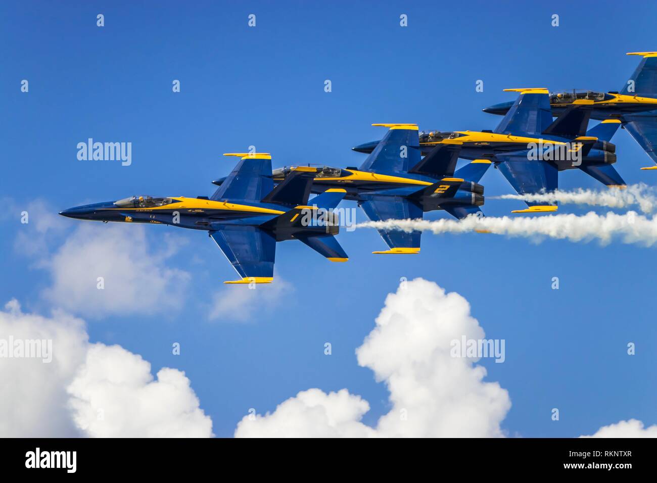 Il Blue Angels aria team acrobatico al 2017 in Airshow Duluth, Minnesota, Stati Uniti d'America. Foto Stock