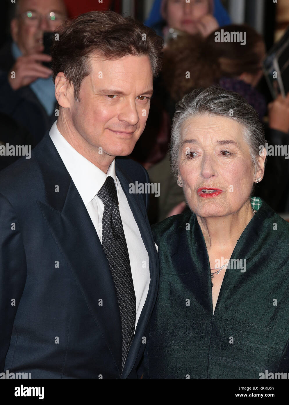 Colin Firth e Patti Lomax arriva alla Stazione Ferroviaria Man - UK Premiere a l'Odeon West End Foto Stock